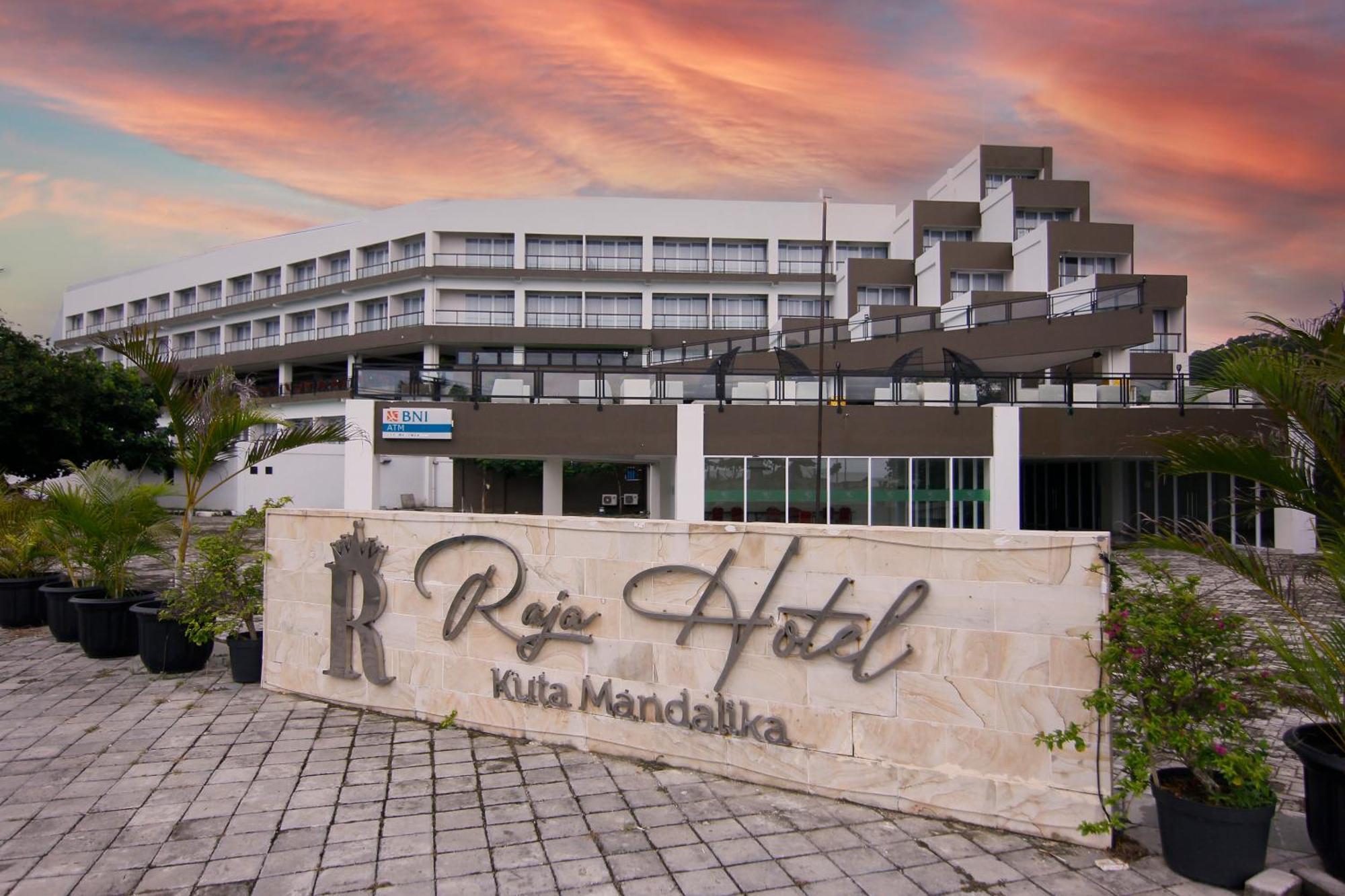 Raja Hotel Kuta Mandalika Resort & Convention Buitenkant foto